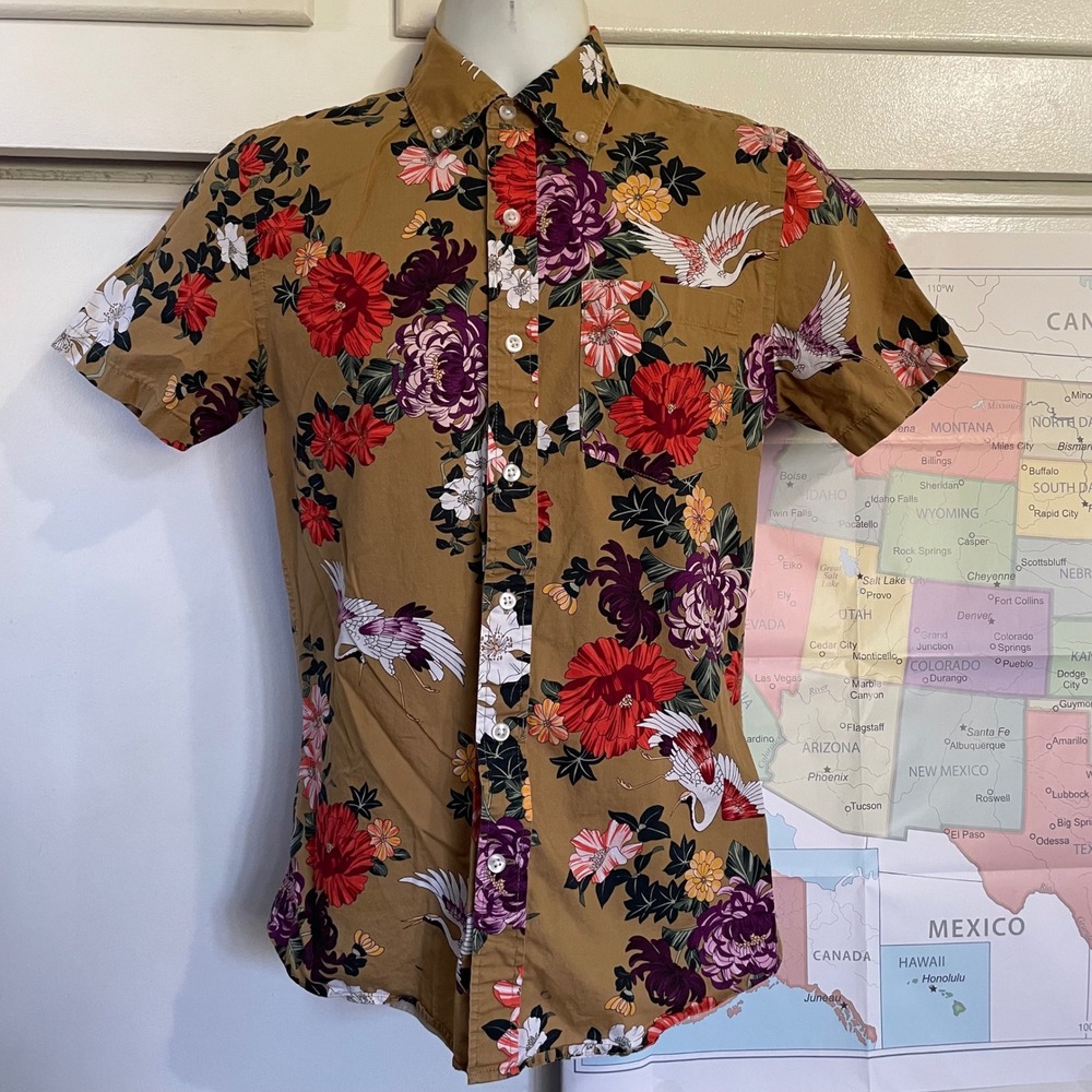 Goodthreads Mens Slim Fit Poplin Short Sleeve Floral Japanese Crane Shirt Tan XS